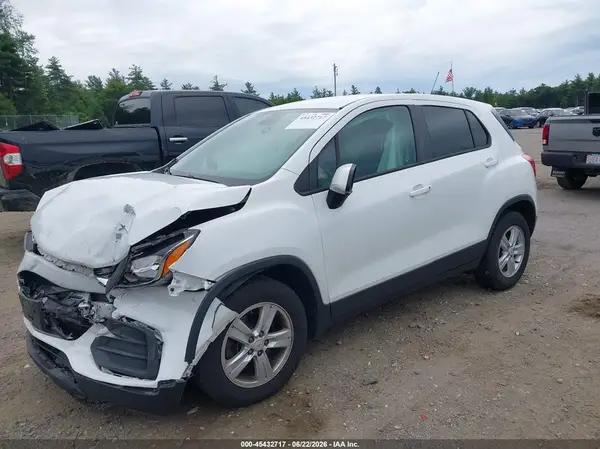 KL7CJKSB2MB301672 2021 CHEVROLET TRAX - Image 2