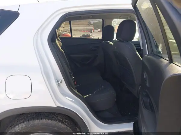 KL7CJKSB2MB302241 2021 CHEVROLET TRAX - Image 8