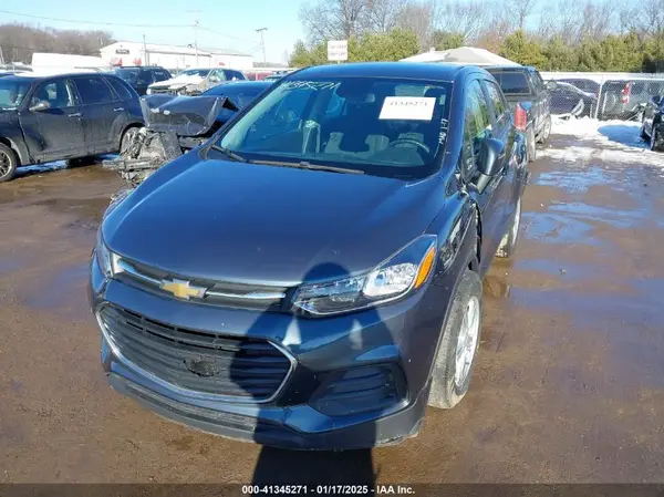 KL7CJKSB2MB303227 2021 CHEVROLET TRAX - Image 2