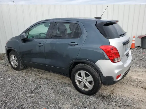 KL7CJKSB2MB303342 2021 CHEVROLET TRAX - Image 2
