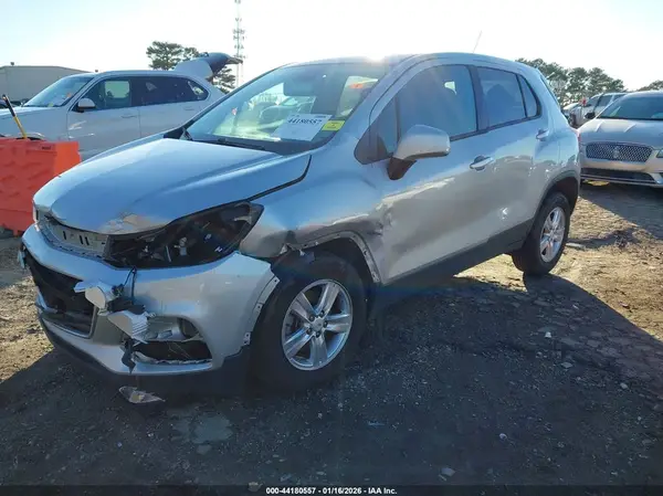 KL7CJKSB2MB303535 2021 CHEVROLET TRAX - Image 2