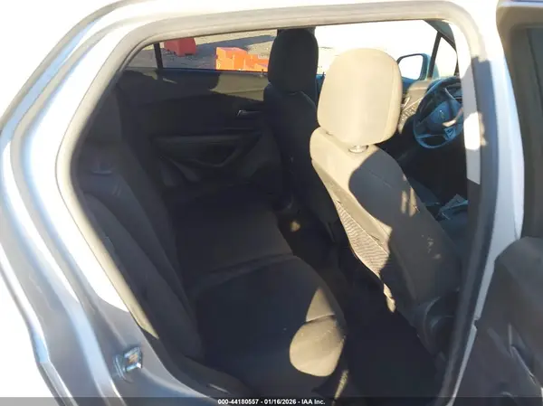 KL7CJKSB2MB303535 2021 CHEVROLET TRAX - Image 8
