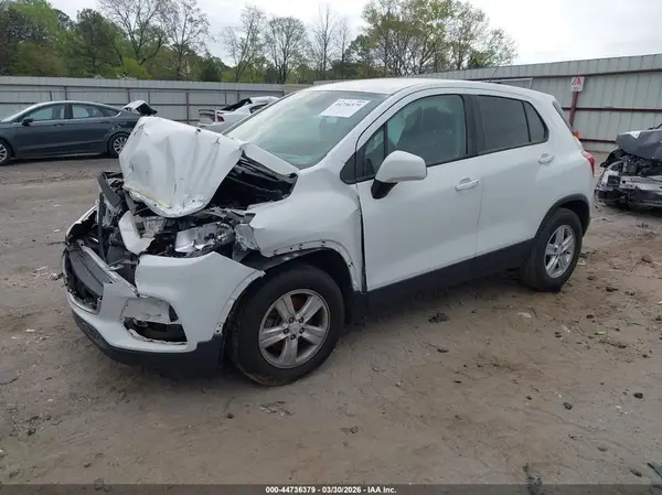 KL7CJKSB2MB304121 2021 CHEVROLET TRAX - Image 2
