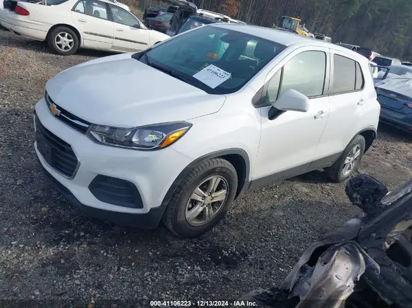 KL7CJKSB2MB304930 2021 CHEVROLET TRAX - Image 2