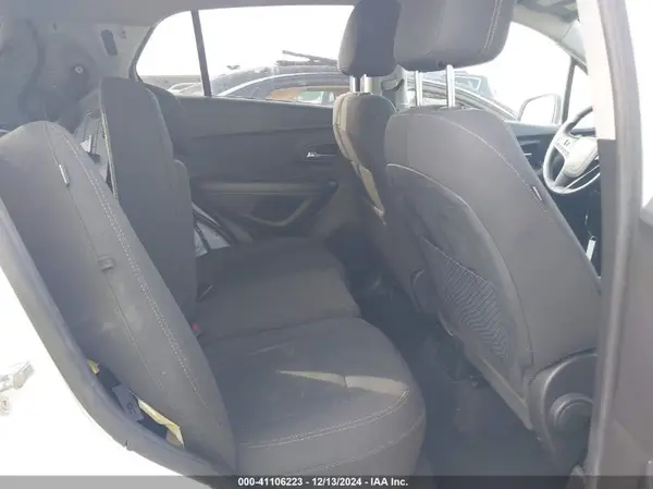 KL7CJKSB2MB304930 2021 CHEVROLET TRAX - Image 8