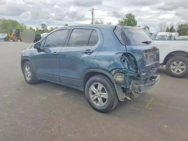 KL7CJKSB2MB307388 2021 CHEVROLET TRAX - Image 2