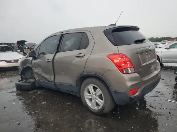 KL7CJKSB2MB332873 2021 CHEVROLET TRAX - Image 2