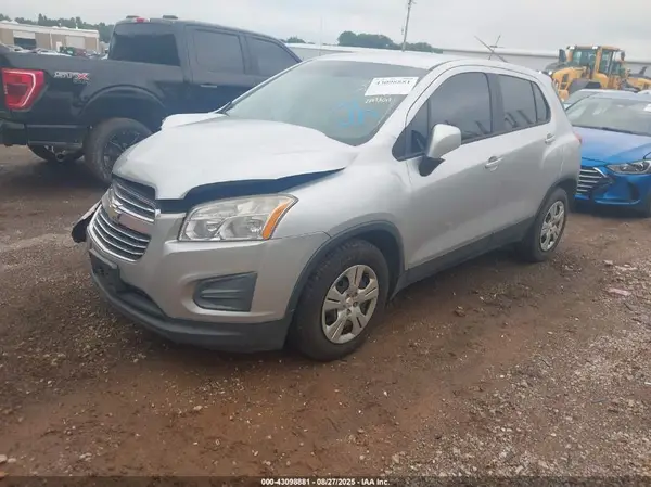KL7CJKSB3GB593286 2016 CHEVROLET TRAX - Image 2