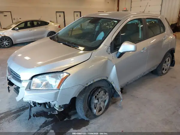 KL7CJKSB3GB616548 2016 CHEVROLET TRAX - Image 2