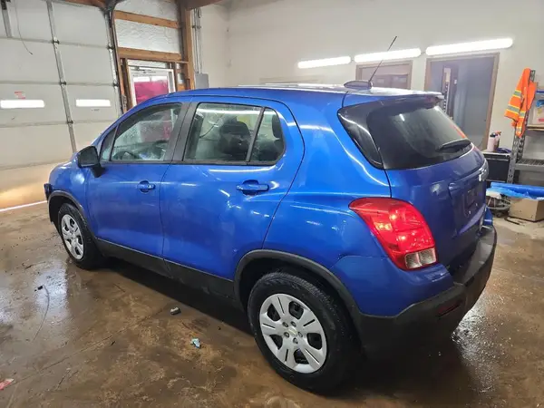 KL7CJKSB3GB756471 2016 CHEVROLET TRAX - Image 2