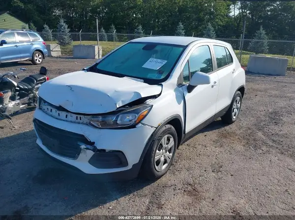 KL7CJKSB3HB068925 2017 CHEVROLET TRAX - Image 2