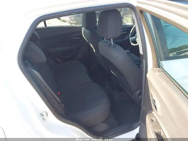 KL7CJKSB3HB068925 2017 CHEVROLET TRAX - Image 8
