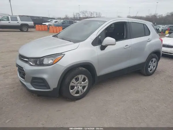 KL7CJKSB3HB073462 2017 CHEVROLET TRAX - Image 2