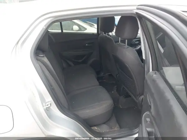 KL7CJKSB3HB073462 2017 CHEVROLET TRAX - Image 8