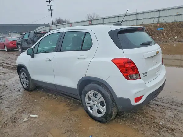 KL7CJKSB3HB083568 2017 CHEVROLET TRAX - Image 2