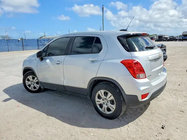 KL7CJKSB3HB170595 2017 CHEVROLET TRAX - Image 2