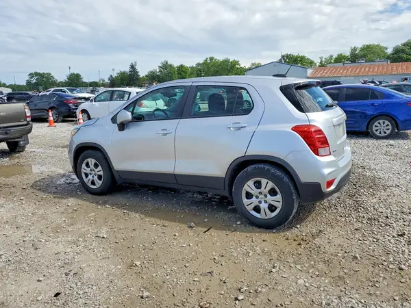 KL7CJKSB3HB185632 2017 CHEVROLET TRAX - Image 2