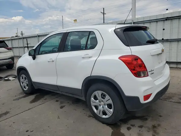 KL7CJKSB3HB242184 2017 CHEVROLET TRAX - Image 2