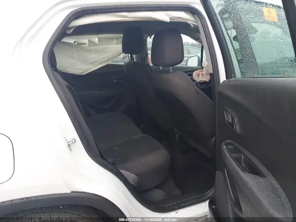 KL7CJKSB3HB246932 2017 CHEVROLET TRAX - Image 8