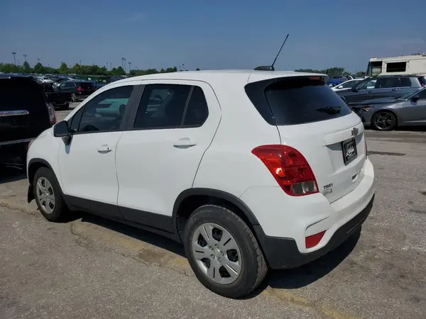 KL7CJKSB3JB520202 2018 CHEVROLET TRAX - Image 2