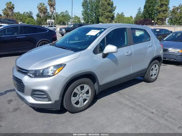 KL7CJKSB3JB541356 2018 CHEVROLET TRAX - Image 2