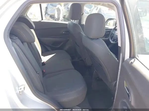 KL7CJKSB3JB541356 2018 CHEVROLET TRAX - Image 8
