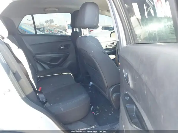 KL7CJKSB3JB547755 2018 CHEVROLET TRAX - Image 8