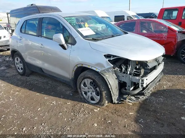 KL7CJKSB3JB555421 2018 CHEVROLET TRAX - Image 1