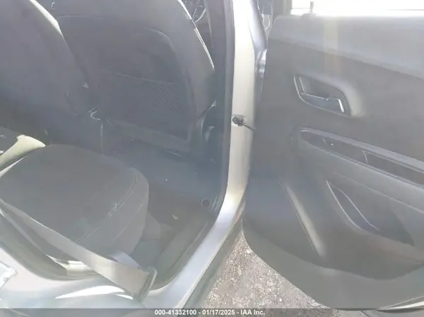 KL7CJKSB3JB555421 2018 CHEVROLET TRAX - Image 8