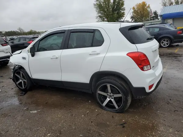 KL7CJKSB3JB600289 2018 CHEVROLET TRAX - Image 2