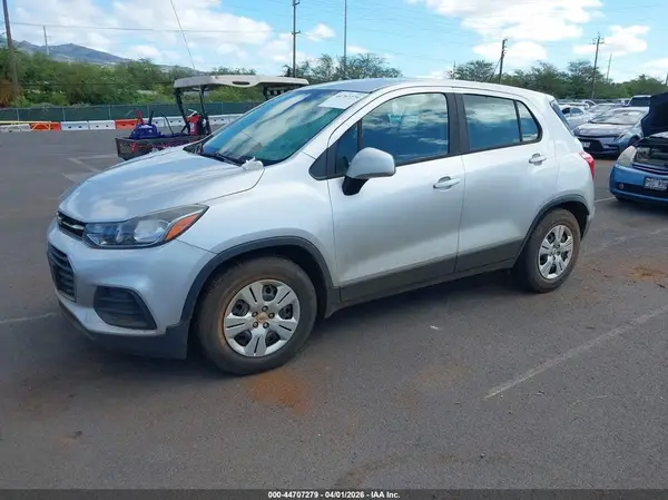 KL7CJKSB3JB606061 2018 CHEVROLET TRAX - Image 2