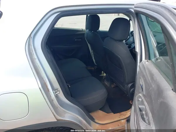 KL7CJKSB3JB606061 2018 CHEVROLET TRAX - Image 8