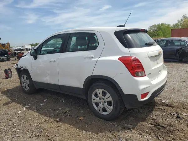 KL7CJKSB3JB608361 2018 CHEVROLET TRAX - Image 2