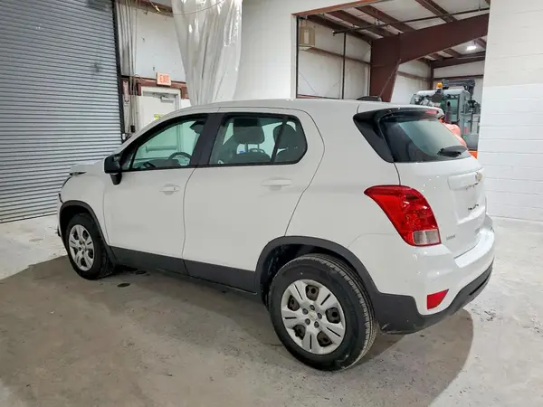 KL7CJKSB3JB630344 2018 CHEVROLET TRAX - Image 2