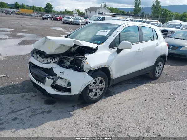 KL7CJKSB3JB703583 2018 CHEVROLET TRAX - Image 2