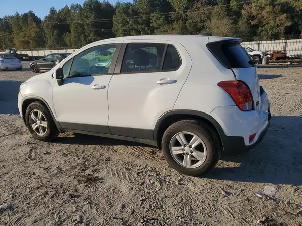 KL7CJKSB3LB026988 2020 CHEVROLET TRAX - Image 2