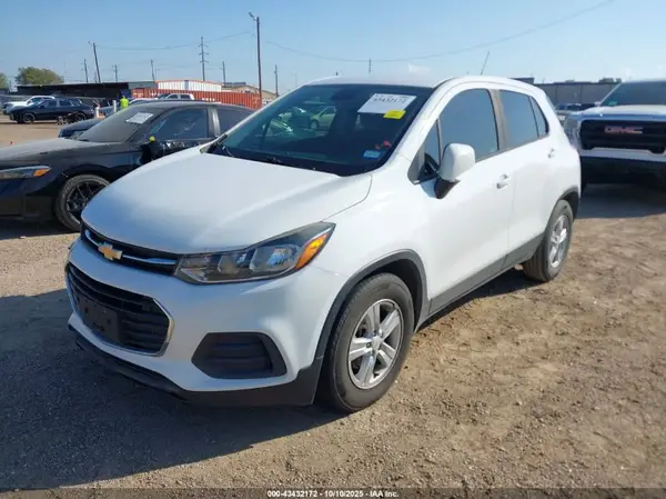 KL7CJKSB3LB028062 2020 CHEVROLET TRAX - Image 2