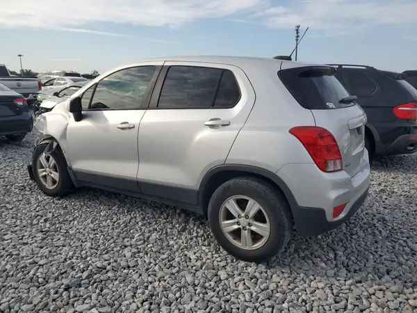 KL7CJKSB3LB038543 2020 CHEVROLET TRAX - Image 2