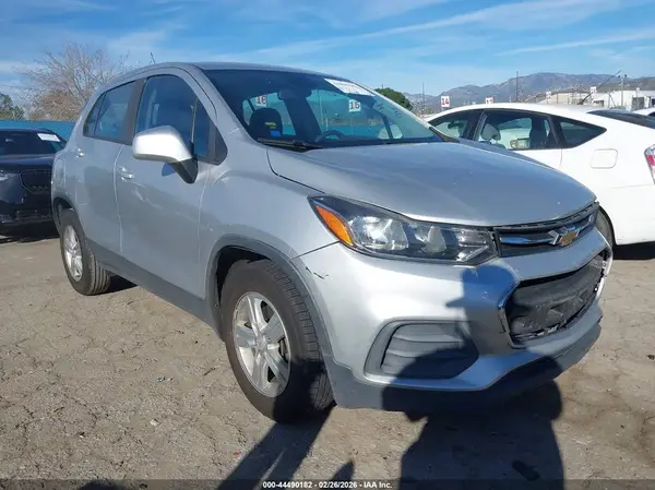 KL7CJKSB3LB039160 2020 CHEVROLET TRAX - Image 1