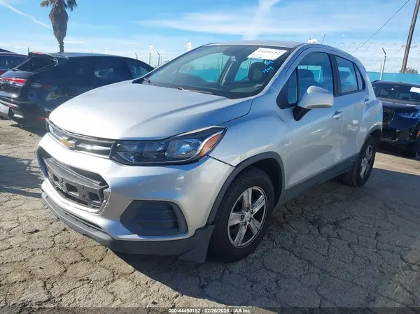 KL7CJKSB3LB039160 2020 CHEVROLET TRAX - Image 2