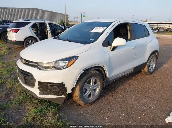 KL7CJKSB3LB043502 2020 CHEVROLET TRAX - Image 2