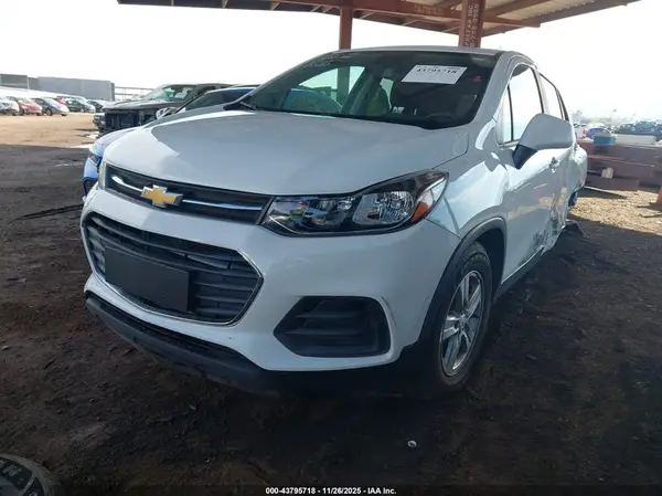 KL7CJKSB3LB046142 2020 CHEVROLET TRAX - Image 2