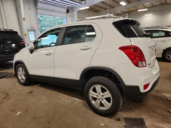KL7CJKSB3LB051857 2020 CHEVROLET TRAX - Image 2