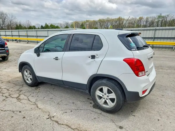 KL7CJKSB3LB052894 2020 CHEVROLET TRAX - Image 2