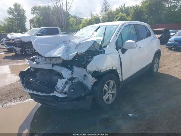 KL7CJKSB3LB056136 2020 CHEVROLET TRAX - Image 2