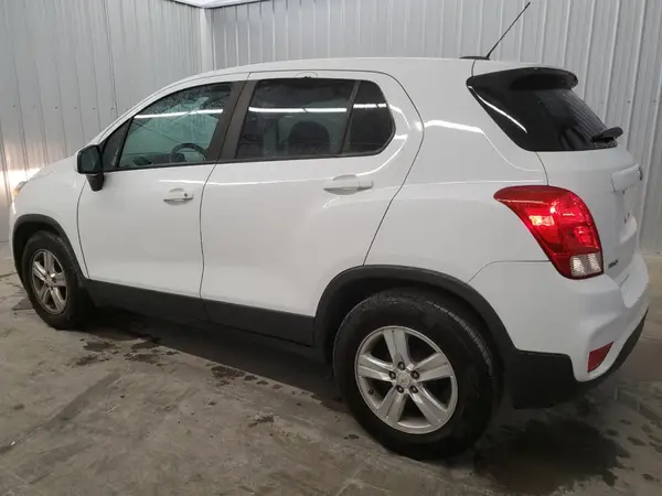KL7CJKSB3LB074085 2020 CHEVROLET TRAX - Image 2