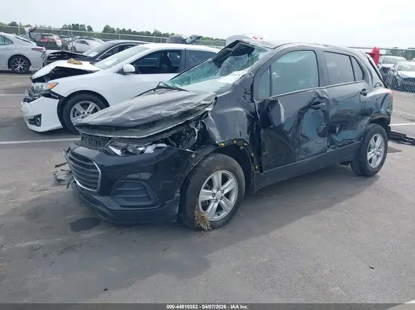 KL7CJKSB3LB086446 2020 CHEVROLET TRAX - Image 2