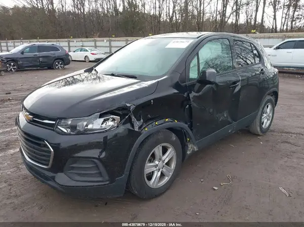 KL7CJKSB3LB092795 2020 CHEVROLET TRAX - Image 2