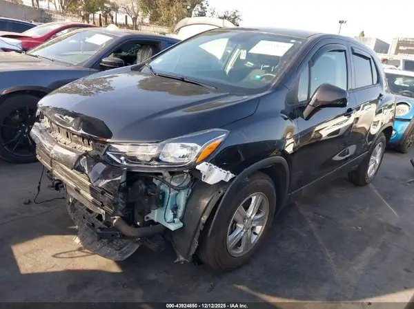 KL7CJKSB3LB093543 2020 CHEVROLET TRAX - Image 2