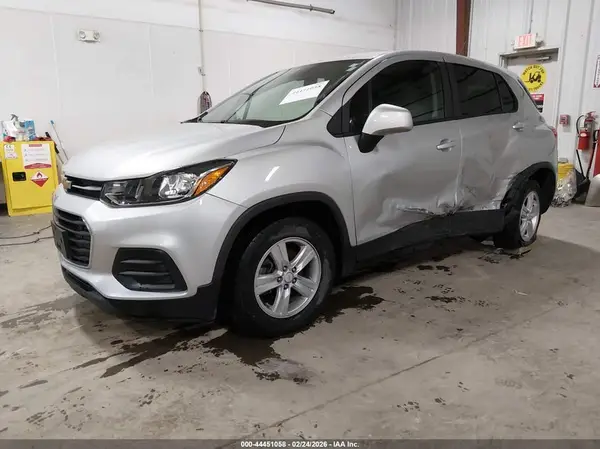 KL7CJKSB3LB311528 2020 CHEVROLET TRAX - Image 2